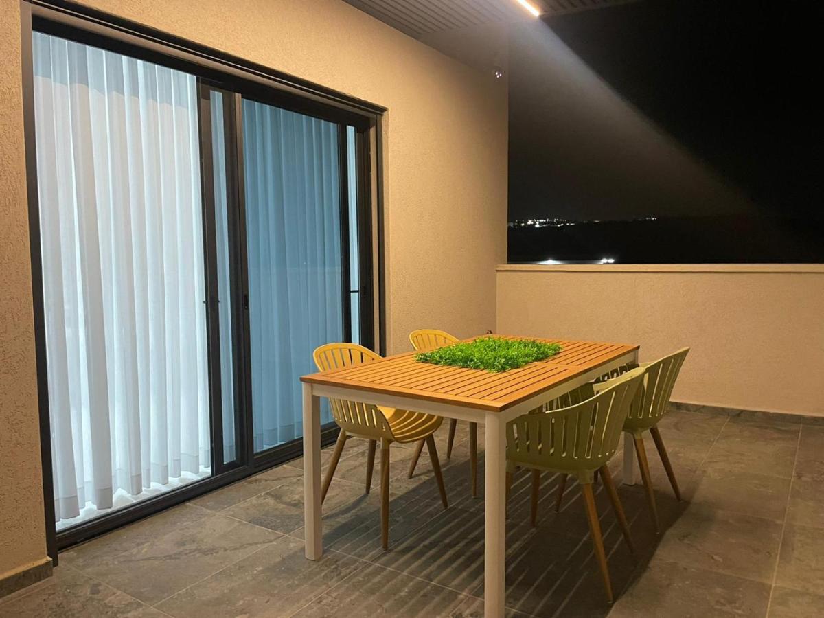 Hotel סוויטות נוף שקיעה Peqi'in Hadasha Exterior foto
