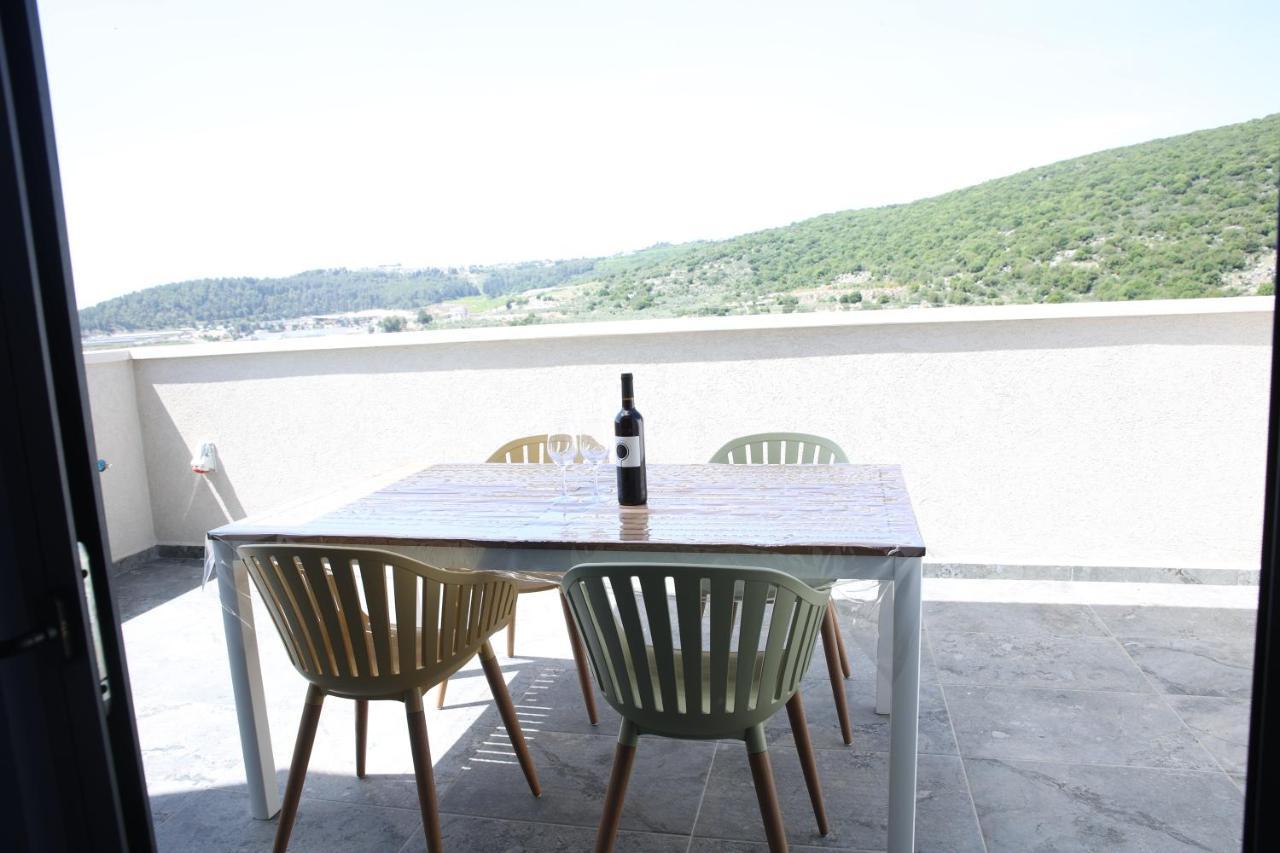 Hotel סוויטות נוף שקיעה Peqi'in Hadasha Exterior foto