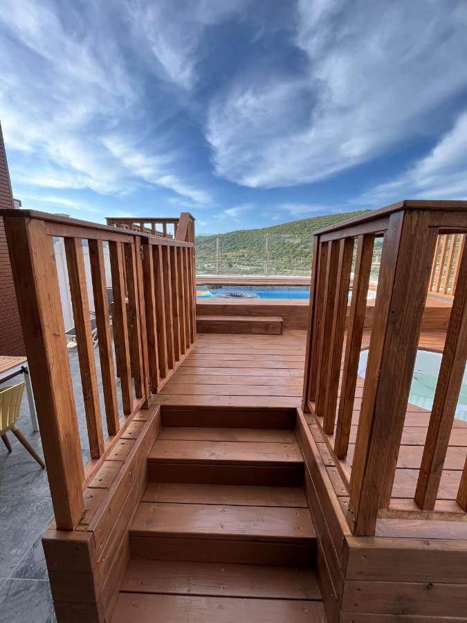 Hotel סוויטות נוף שקיעה Peqi'in Hadasha Exterior foto
